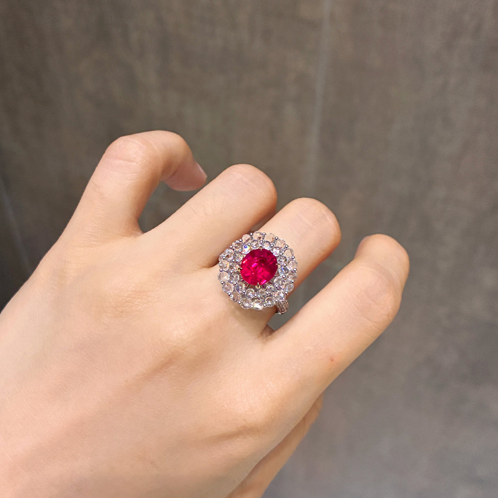 2.66 Carat Scarlet Sunburst・Lab Pigeon Blood Ruby 18K Ring