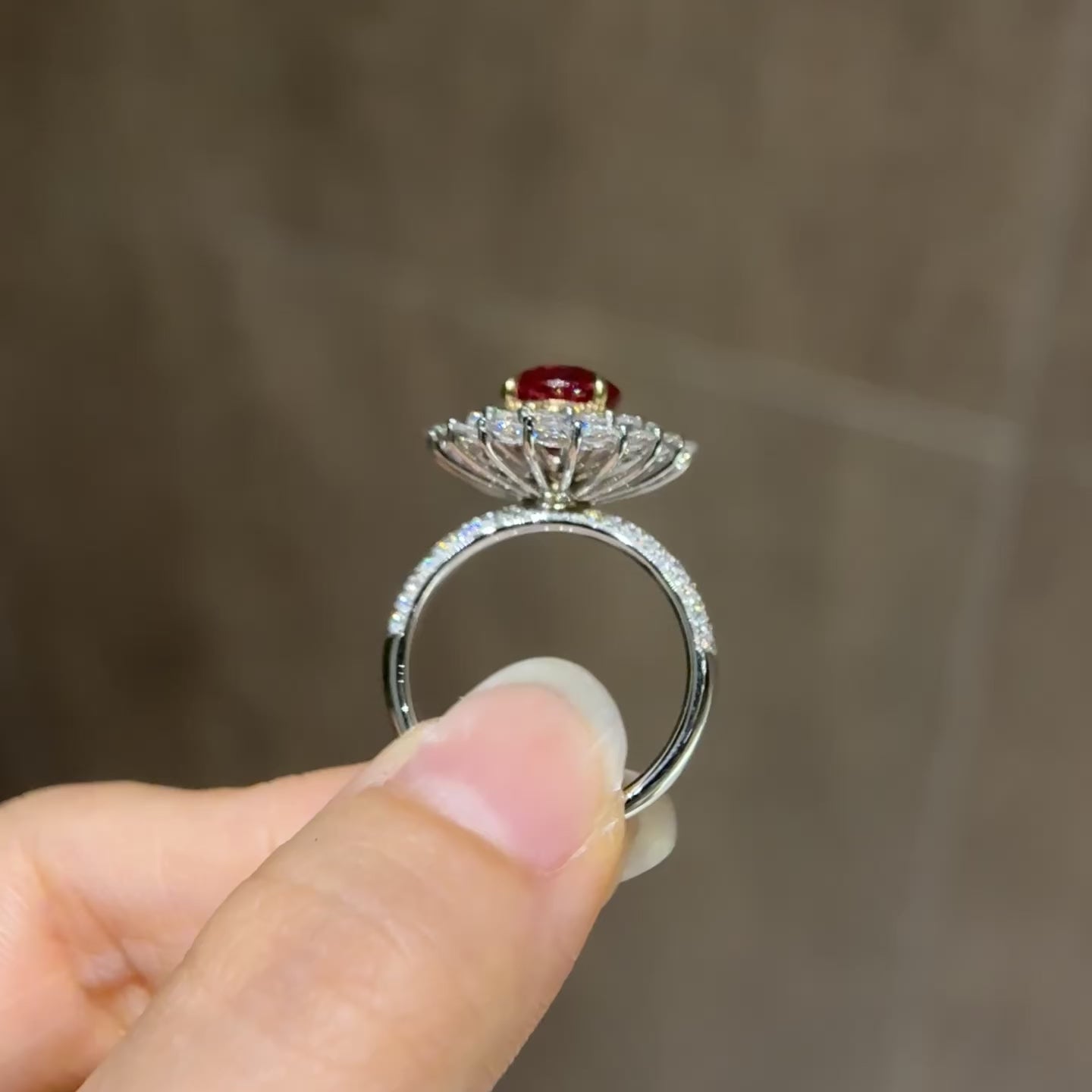 2.66 Carat Scarlet Sunburst・Lab Pigeon Blood Ruby 18K Ring