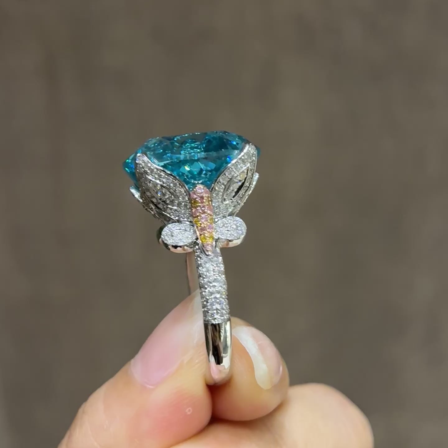 30.96 Carat Lab Neon Blue Paraiba 18K Gold Multi-Color Diamond Leaf Art Ring